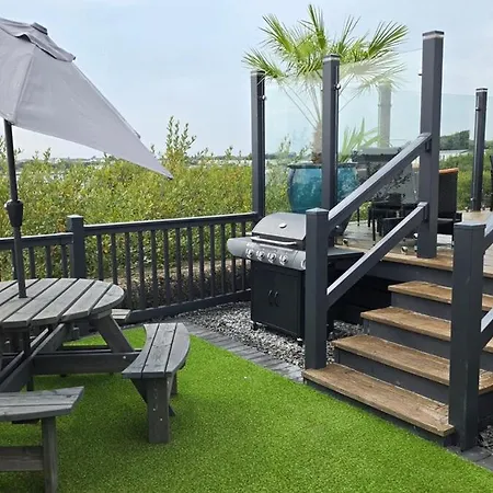 Lakeside - Oystercatcher Holiday home